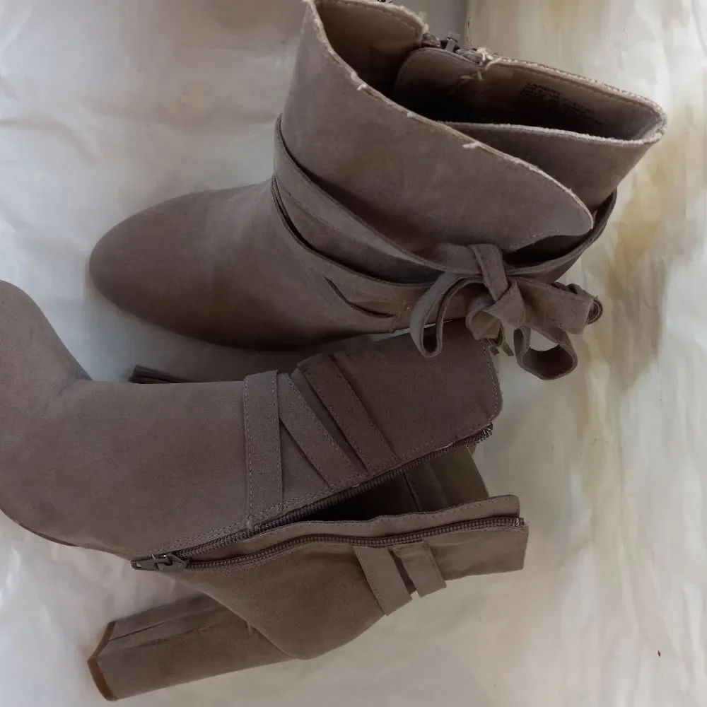 JustFab Landry Tan Suede Booties Size 9